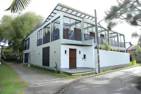 Jays Guest Diyatha Waterfront Hotel in zona Church of Our Lady of Fatima