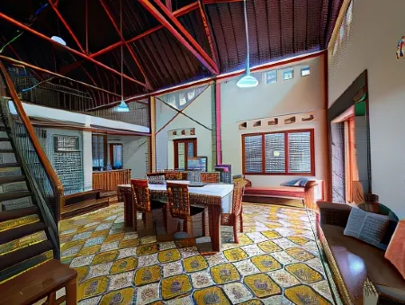 Omah Pitoe Yogya Homestay Отели рядом с достопримечательностью «Keraton Ngayogyakarta Hadiningrat»
