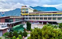 Breeze Hill Hotel