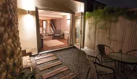 Castle Hotel & Apartments فنادق في لينكولين
