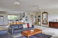 Mystery Bay Cottages