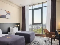 R Boutique Hotel Hotels near Millionka
