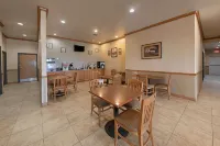 Econo Lodge Inn & Suites Bridgeport