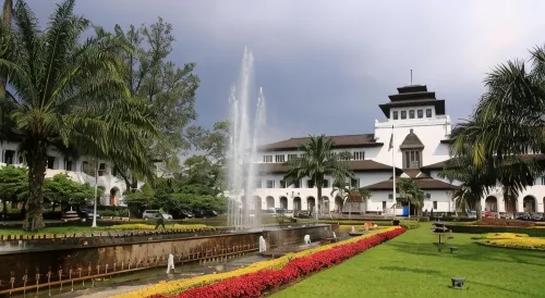 Lotus Bandung Общественные зоны Photos