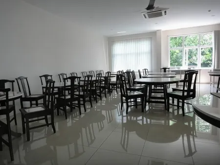 Galaxy Hotel Отели рядом с достопримечательностью «Парк Аспен Вижен Сити Сентрал»