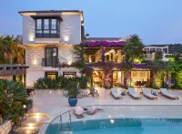 Alacatı Port Ladera Hotel - Adult Only - สระว่ายน้ำแบบอินฟินิตี้