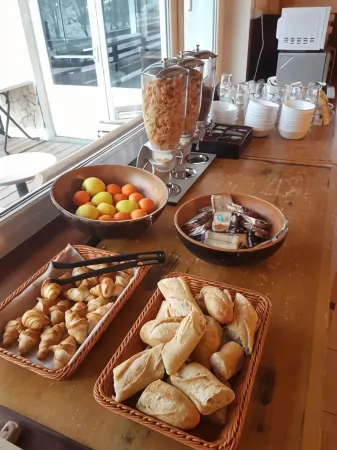 Auberge de Jeunesse HI Chamrousse Отели в г. Шанрус