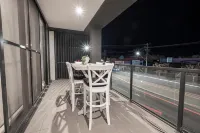 CBD Apartments by the International - Apartments