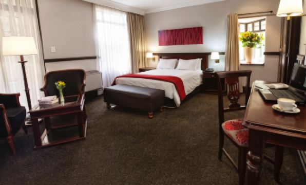 Court Classique Suite Hotel