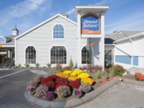 Howard Johnson by Wyndham Mystic Hotels in Stonington