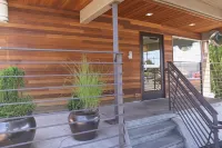 Aladdin Inn and Suites Hotels in Lake Oswego