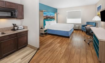 Days Inn & Suites by Wyndham San Antonio Near Frost Bank Ctr