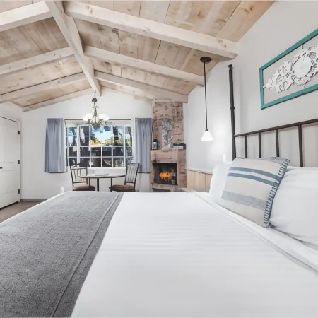Sky Ranch Lodge