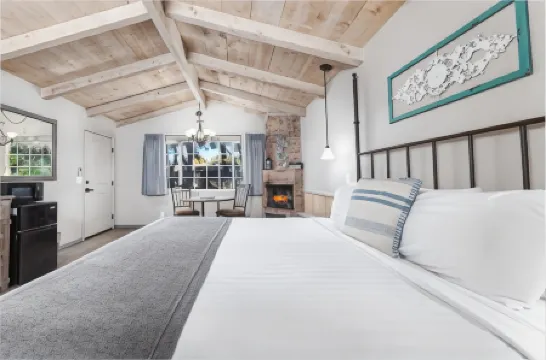 Sky Ranch Lodge