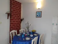 New and Completely Renovated Apartment 5-1