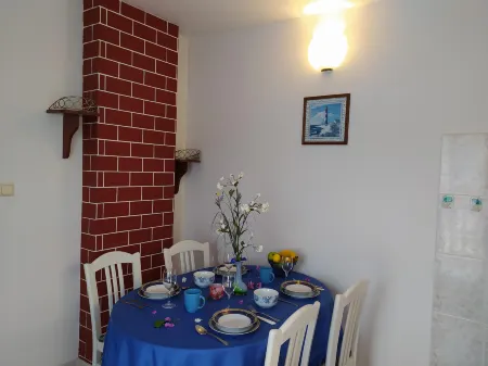 New and Completely Renovated Apartment 5-1