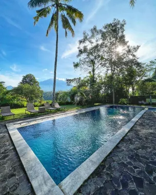 Mahagiri Resort & Restaurant Hotels near PASAR DESA PENINJOAN