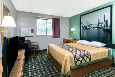 Super 8 by Wyndham Twinsburg/Cleveland Area Hotels in Macedonia