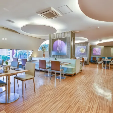 St Paul Plaza Hotel Отели рядом с достопримечательностью «Северное крыло»