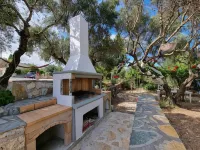 Forestata Village Hotel dekat Petani Beach