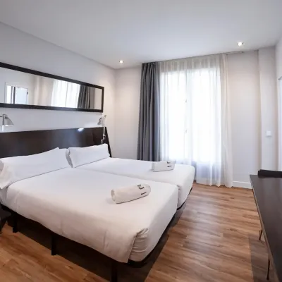Petit Palace Arana Bilbao Hotels near Casco Viejo