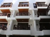 Giulius Boracay Italian Resort Hotel berhampiran Hutan Mati