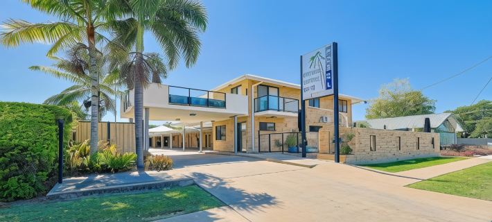 Emerald Central Palms Motel Hoteles en Emerald