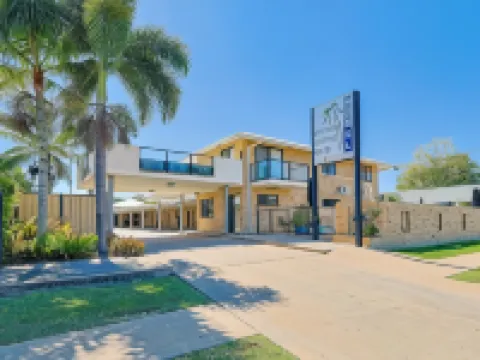 เอเมอรัลด์ เซ็นทรัล ปาล์มสโมเทล โรงแรมในเอเมอรัลด์