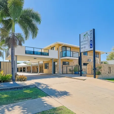 Emerald Central Palms Motel
