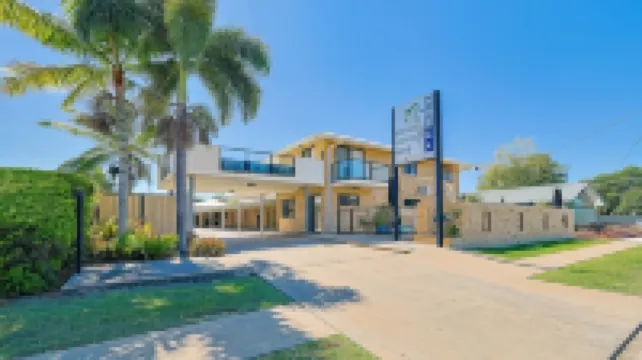 Emerald Central Palms Motel