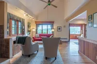 Family-friendly 3-bedroom house with lake views
