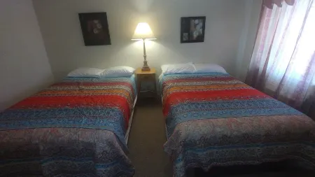 Coppersands Motel & RV Inc Отели рядом с достопримечательностью «New Cornelia Open Pit Mining Lookout»