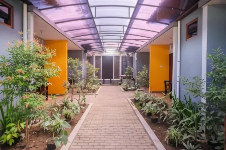 RedDoorz @ Griya Bougenville Magelang Отели в г. Mertoyudan