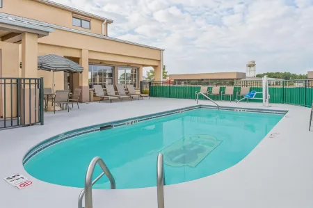 Super 8 by Wyndham Santee