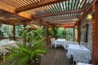 Narrow Gauge Inn Hotels in Wawona