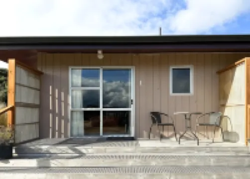 The Crossing Lodge & Backpackers Hotels in 