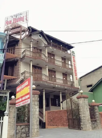 南芳河畔別墅酒店