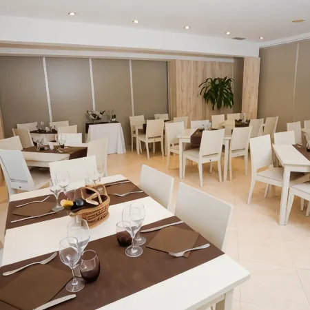 Hotel Jeni & Restaurant