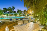 The Fairways Inn of Naples - Pools