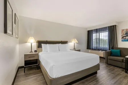 La Quinta Inn & Suites by Wyndham des Moines West Clive