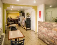 Econo Lodge East