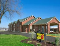 Super 8 by Wyndham Strafford/Springfield Area Hotels in Strafford