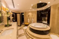 Mövenpick Grand Al Bustan Dubai - Hot Tub