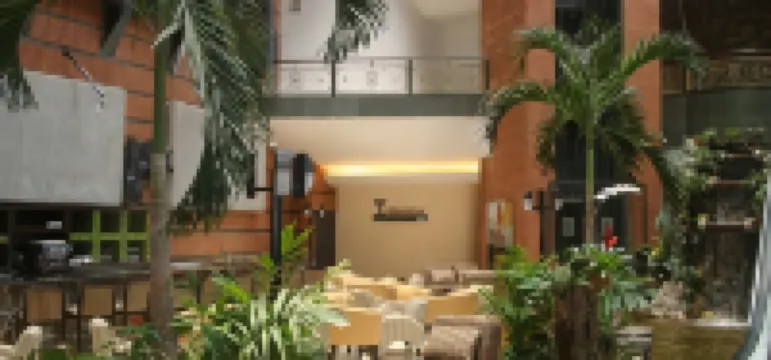 Hotel Embassy Suites by Hilton Valencia Hotels in 