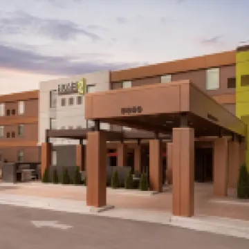 Home2 Suites by Hilton - Milwaukee Airport