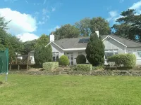 Launard House - parking