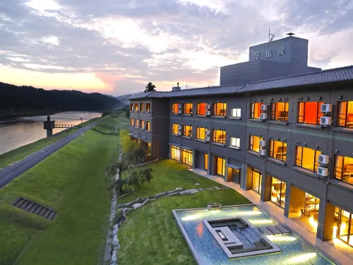 Hitoyoshi Onsen Ryokan Suiranrou Hotel a Hitoyoshi