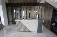 Apartemen Riverdale Cikarang by Alfa Rooms فنادق في West Cikarang