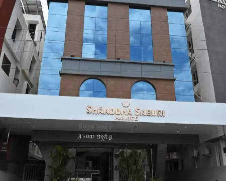 Hotel Shradha Saburi Palace シルディのホテル