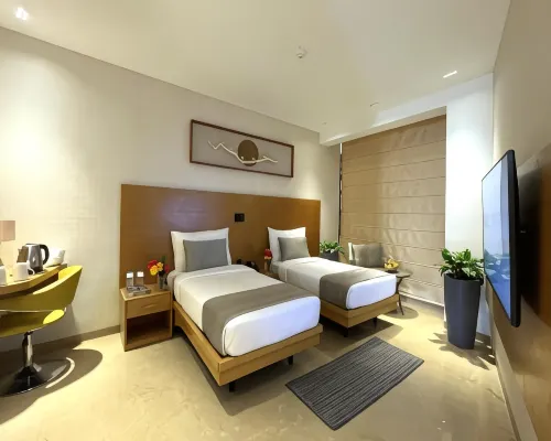 Morvee Hotels Alipore Kolkata Các khách sạn gần Đài tưởng niệm Shaheed